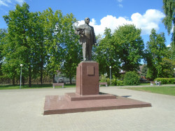 Andrei_Tupolev_monument,_Kazan_(2023-05-12)_07.JPG
